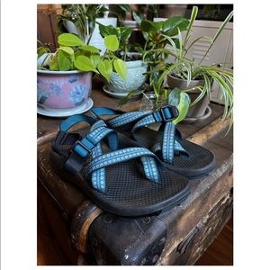 Chaco woman’s size 7.5-8 fully adjustable blue